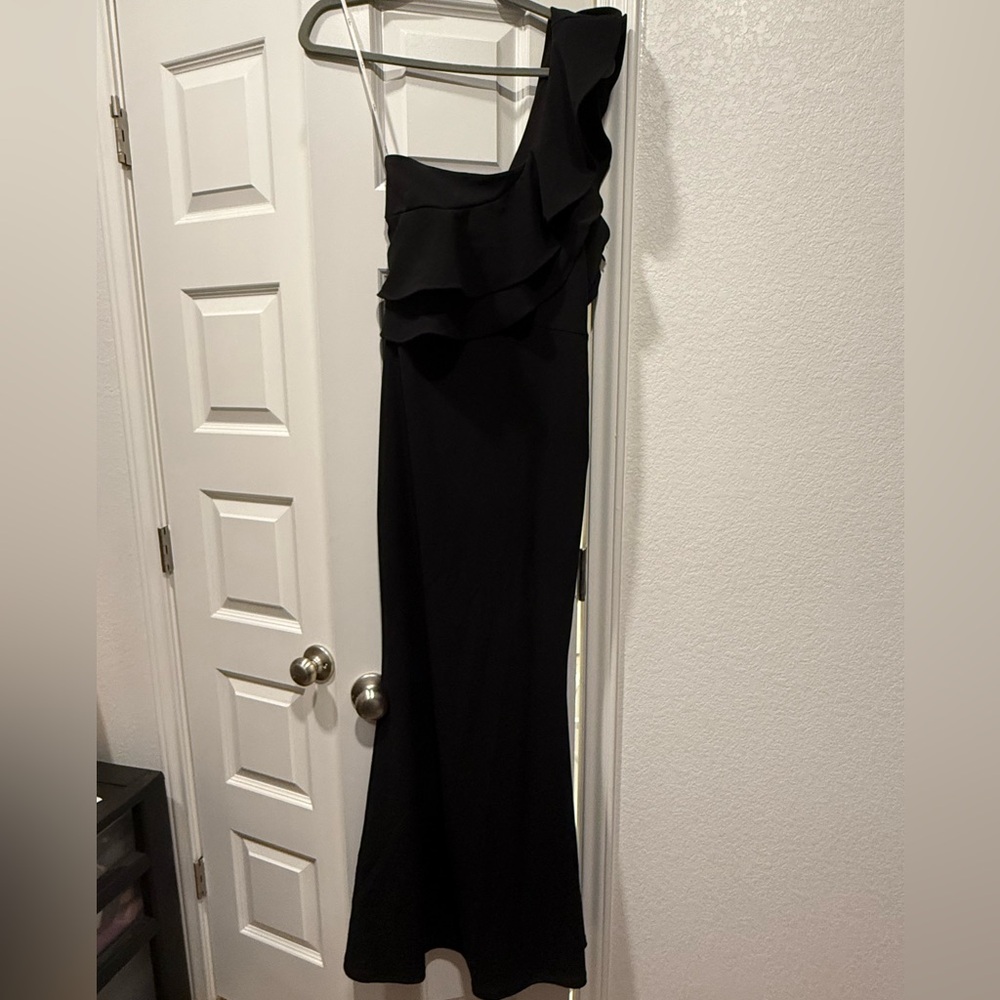 Black One-Shoulder Floor Length Dress Size M